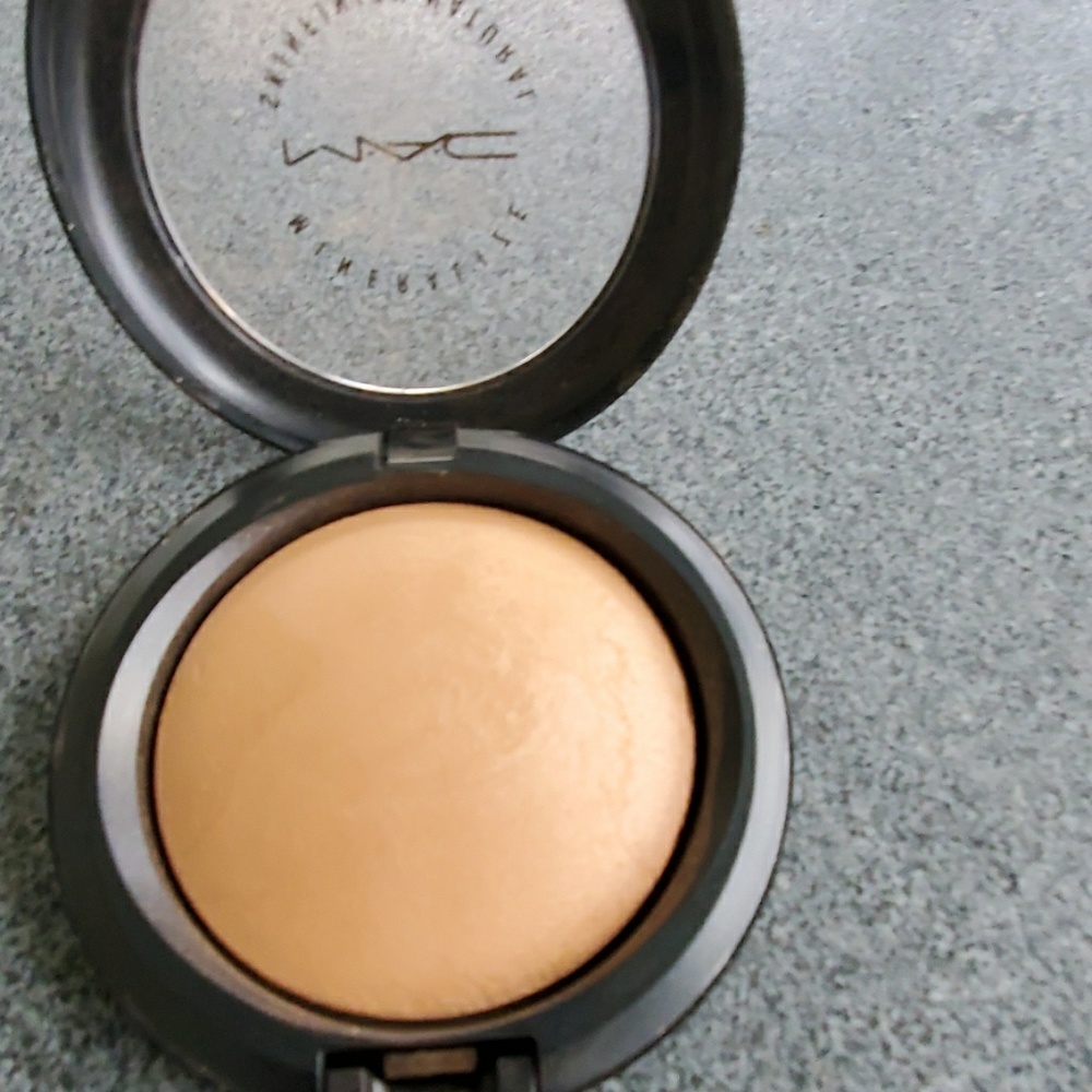 Blush..medium deep - Picture 3 of 3
